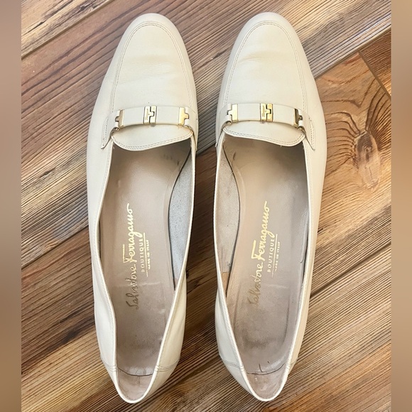 Salvatore Ferragamo Womens Leather Cream Loafer Shoes Gold Tone size 11 - Picture 7 of 10